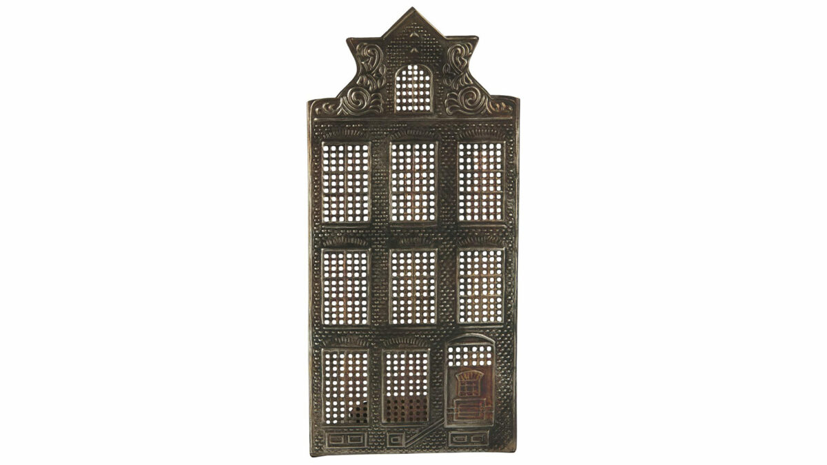 star top house shape candle holder