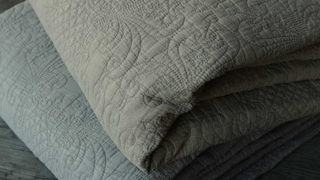 stonewash-quilts-clay-&-grey