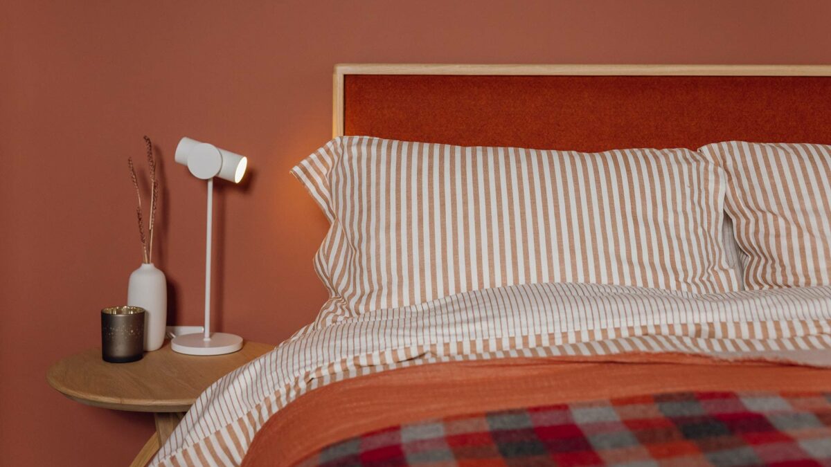 striped bedding on Carlilse bed 1