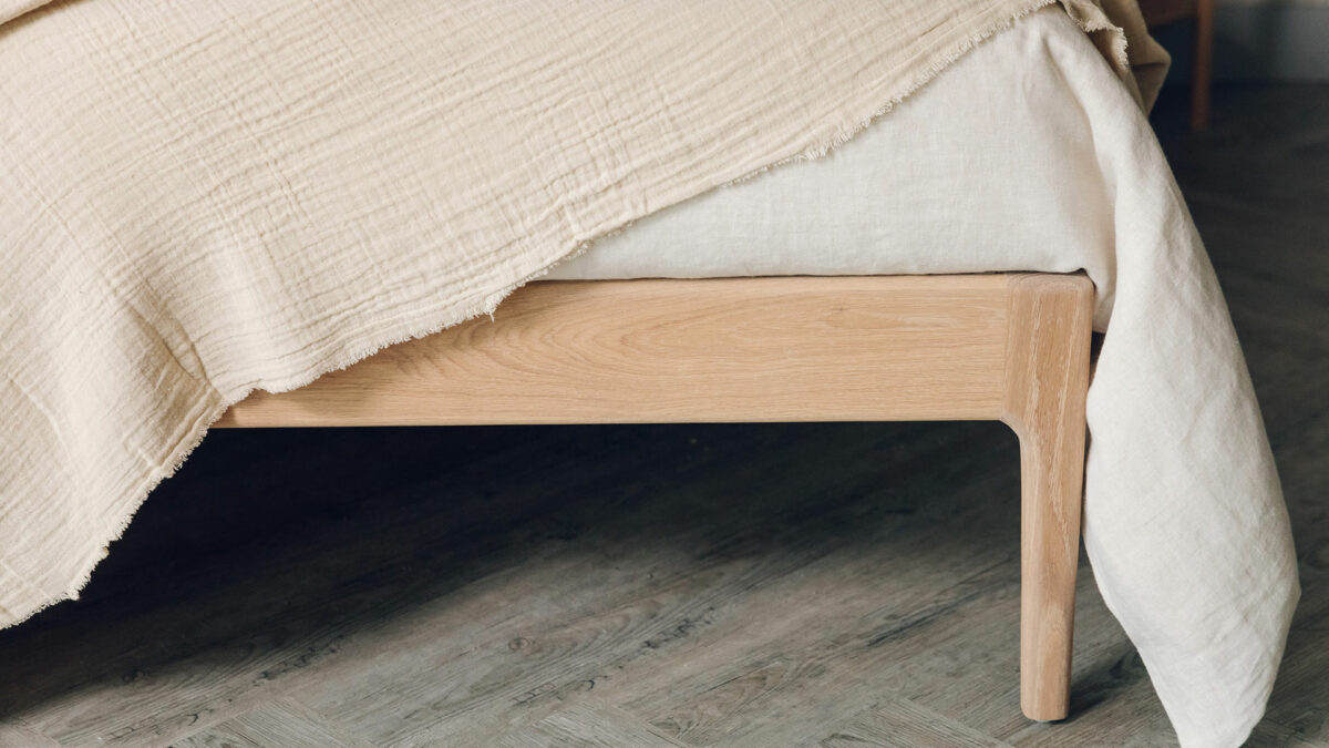 summer bedspread in sand detail