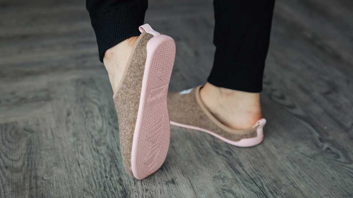 Felt look slippers made from recycled plastic and with natural rubber soles