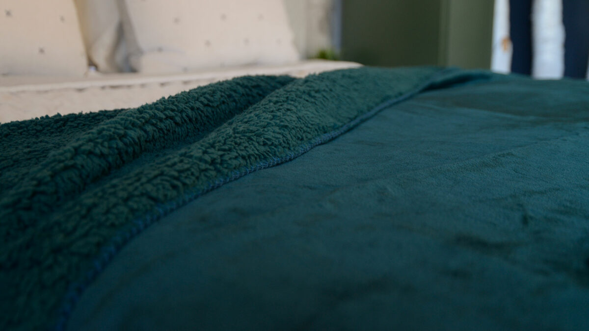 Softest microfibre throw in Teal