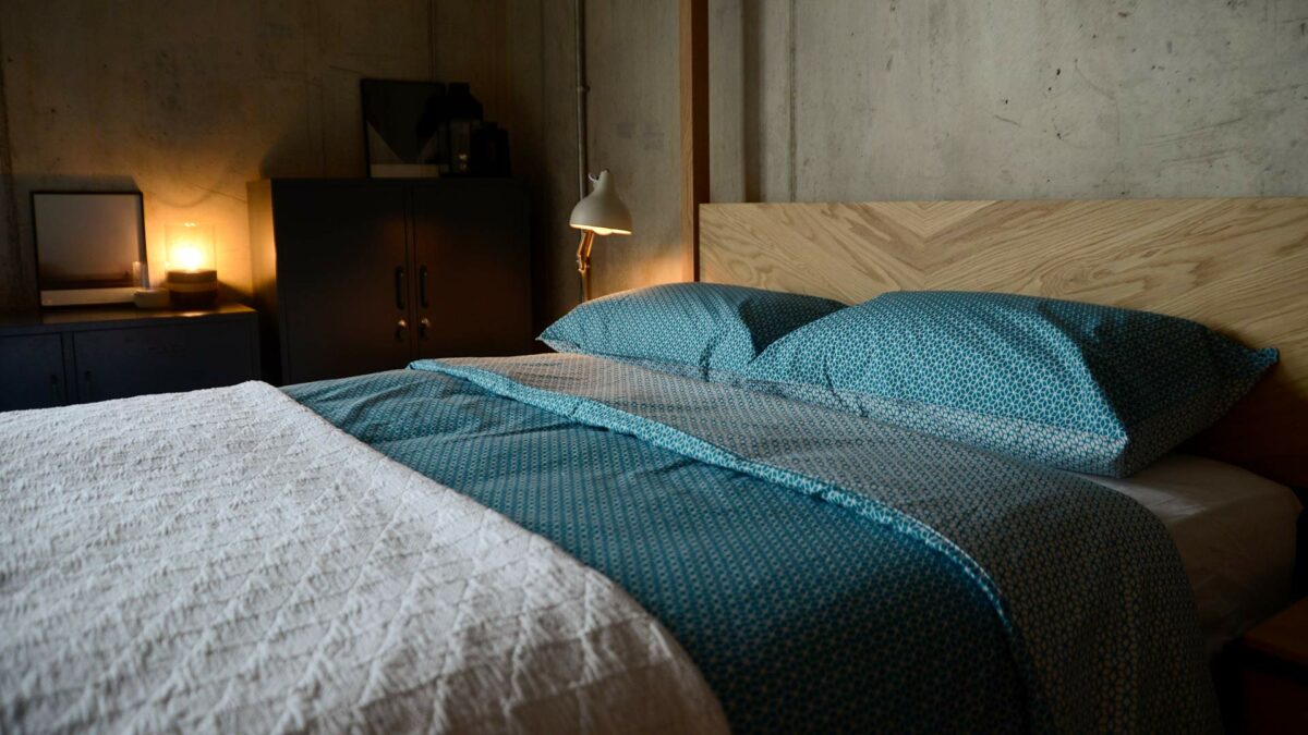 reversible duvet set - teal and ivory