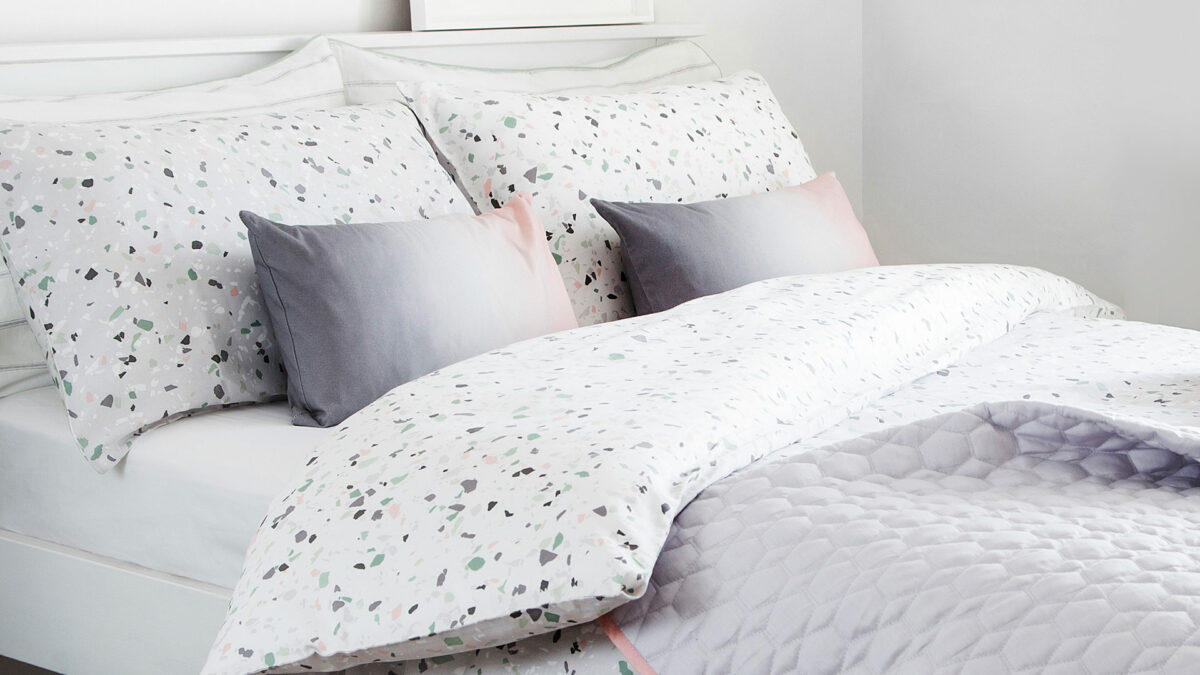 terrazzo-duvet-set-with-grey-pink-ombre-cushions