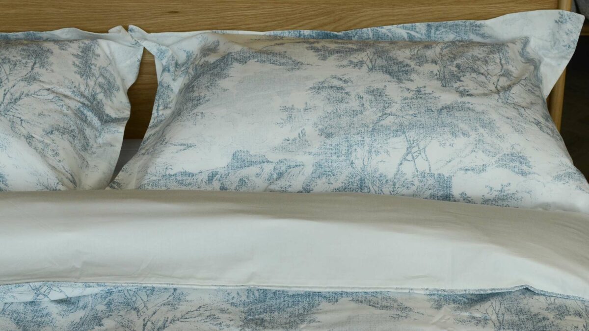 toile-print-bedding-detail