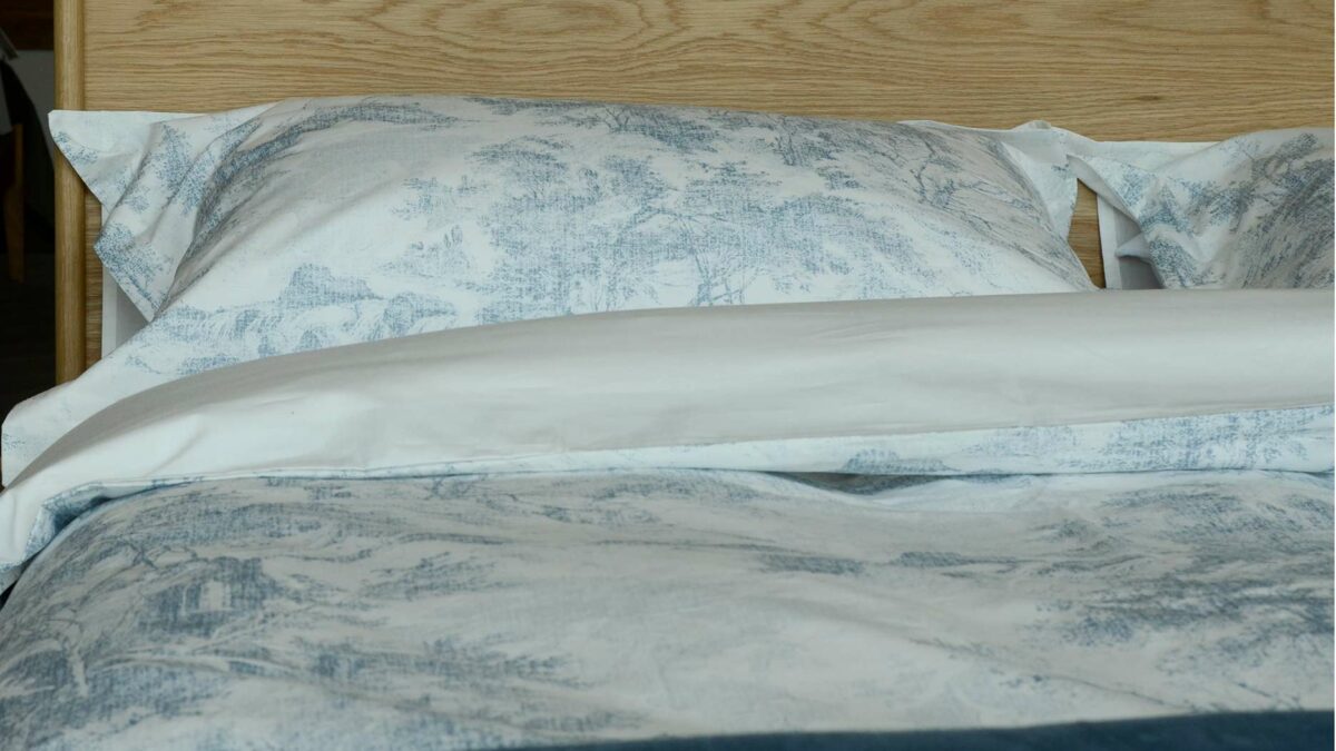 toile-print-bedding-detail