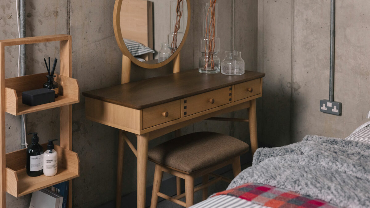 two tone dressing table 1280