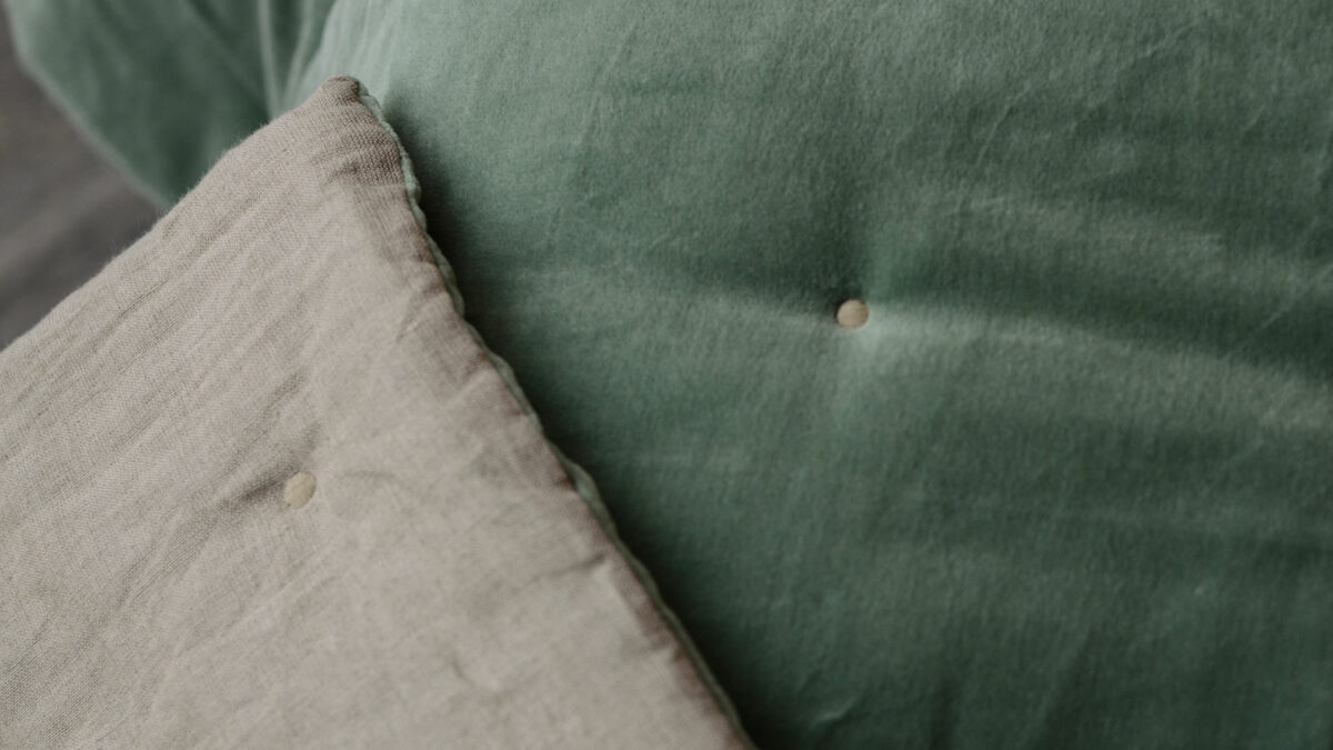 velvet-quilt-jade-green-close-up