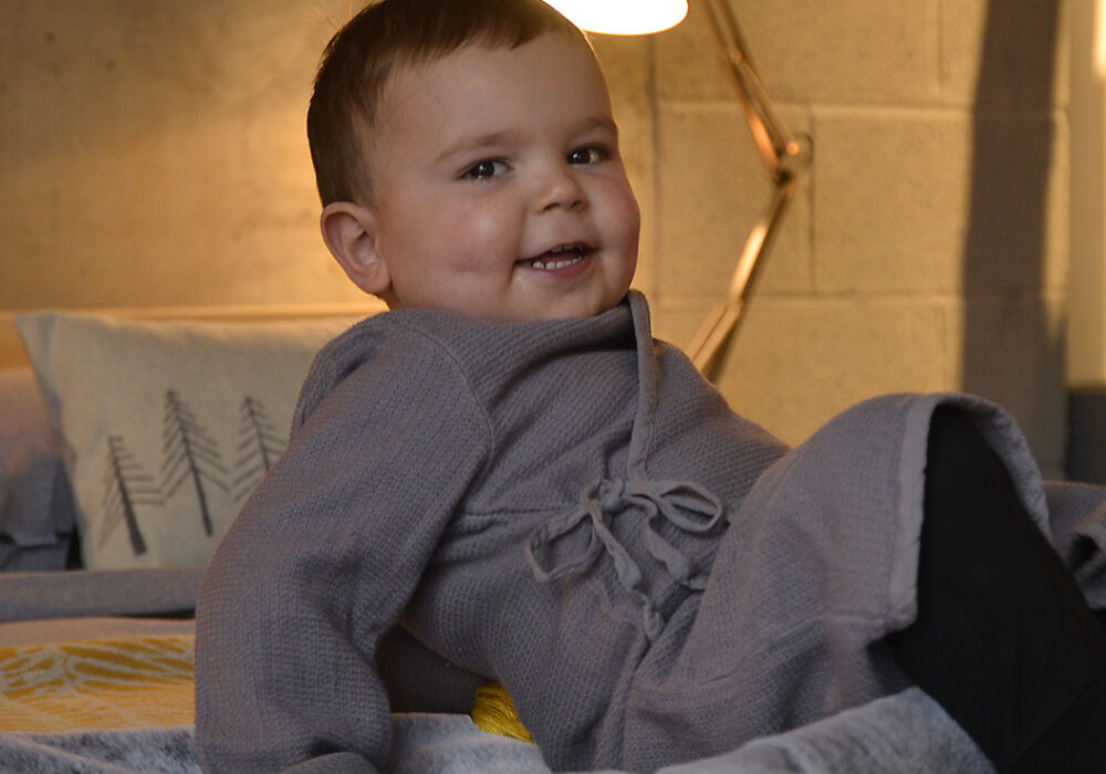 vinnie in grey hooded robe 1400