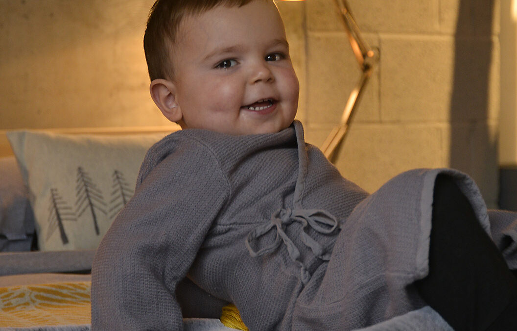 vinnie in grey hooded robe 1400