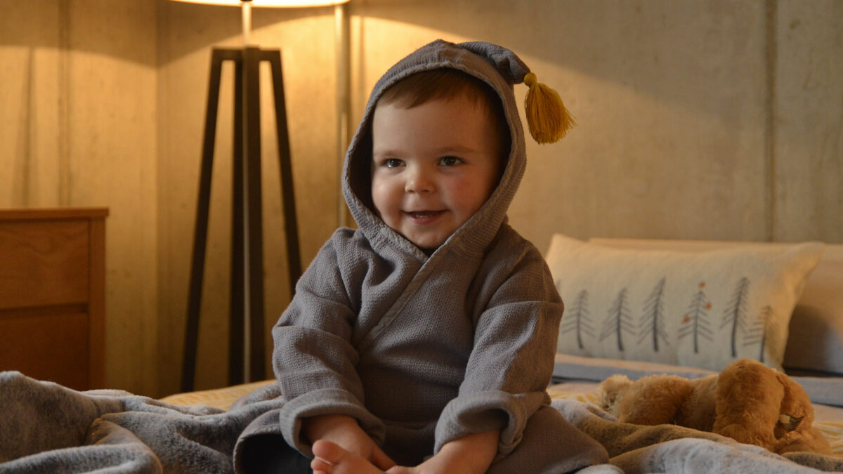 vinnie in grey hooded robe E1920