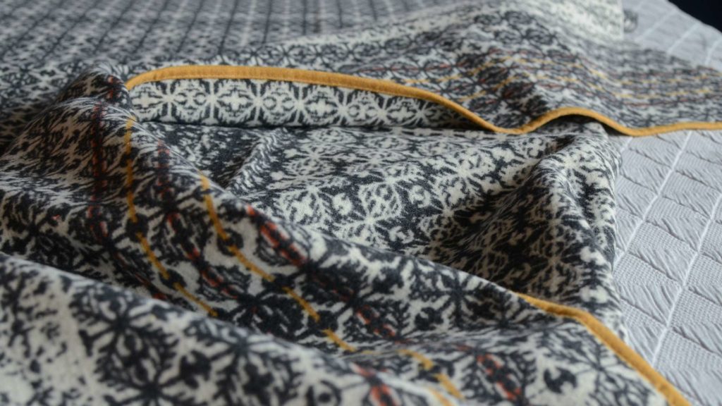 vintage-print-cotton-rich-throw