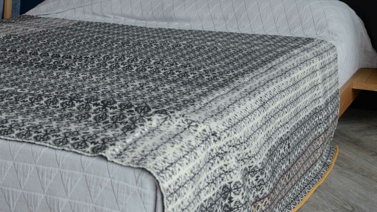 vintage-print-cotton-rich-throw
