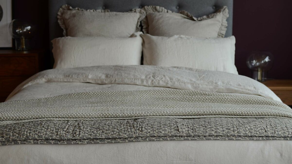 vintage wash-linen-limestone-bedding-with-cushions