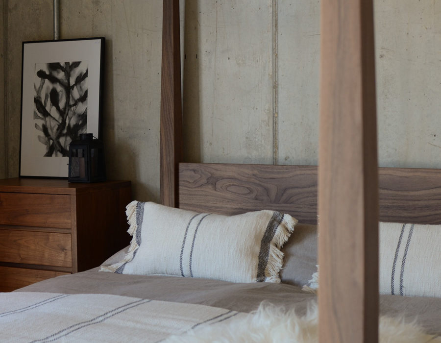 walnut 4 poster Raj headboard detail2 Andas cushions 1