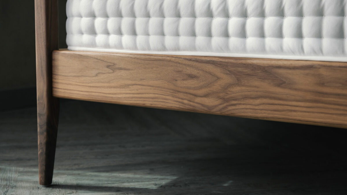walnut Harrow 4 poster leg detail 2