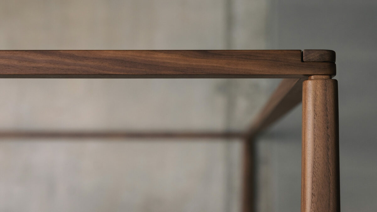 walnut Harrow four poster canopy detail