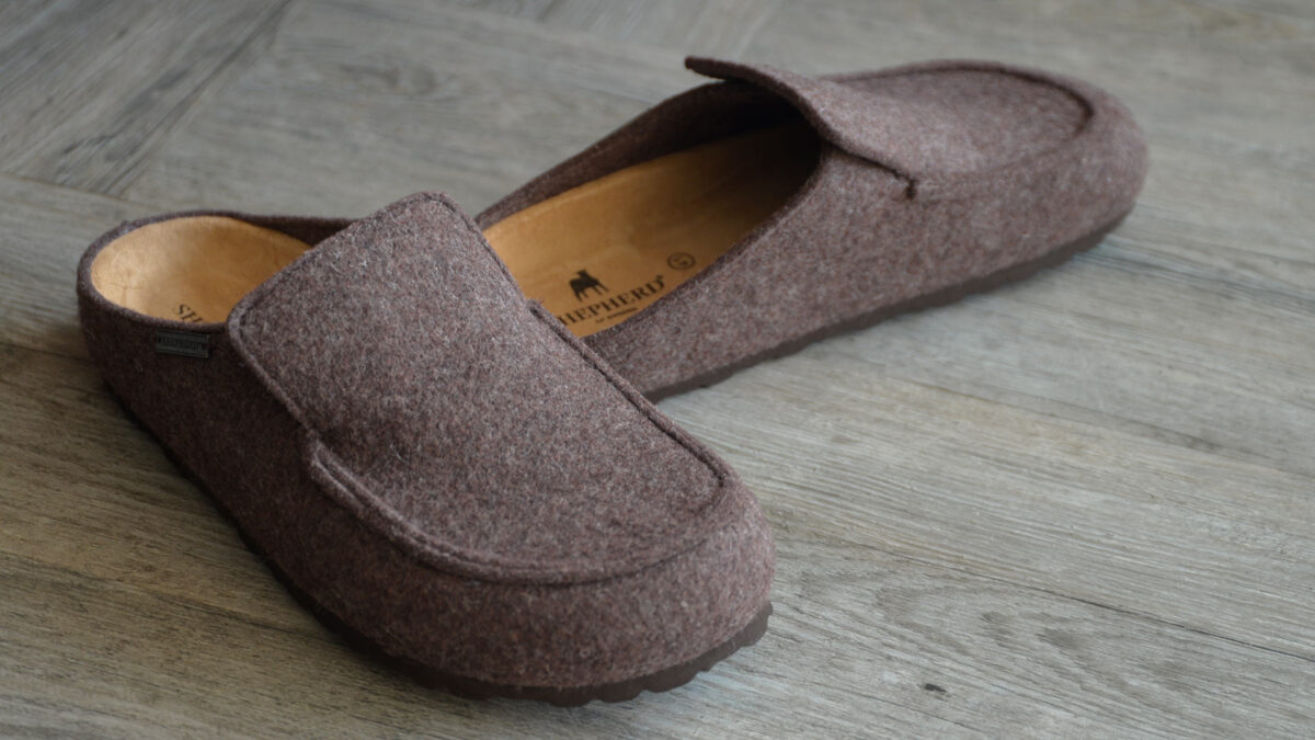 Elasticated Men's Brown Slippers - Image 6