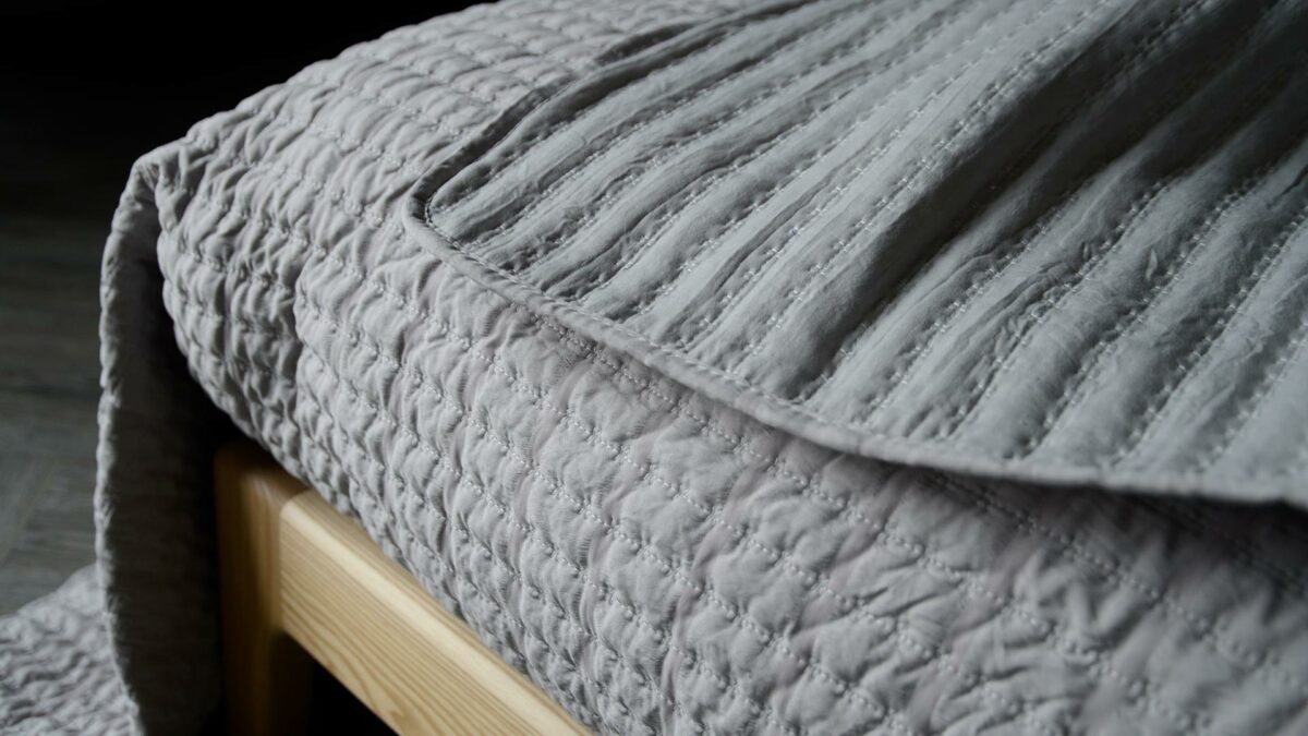 grey quilt