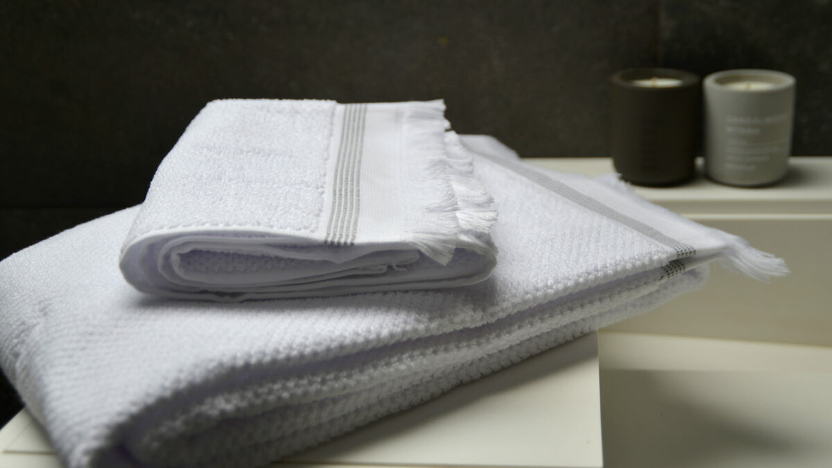 white meraki towels