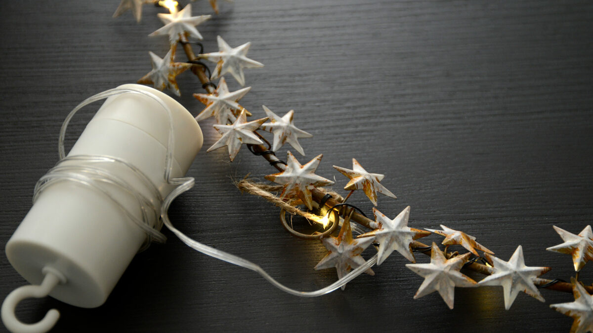 white metal stars wreath with battery holder and hook