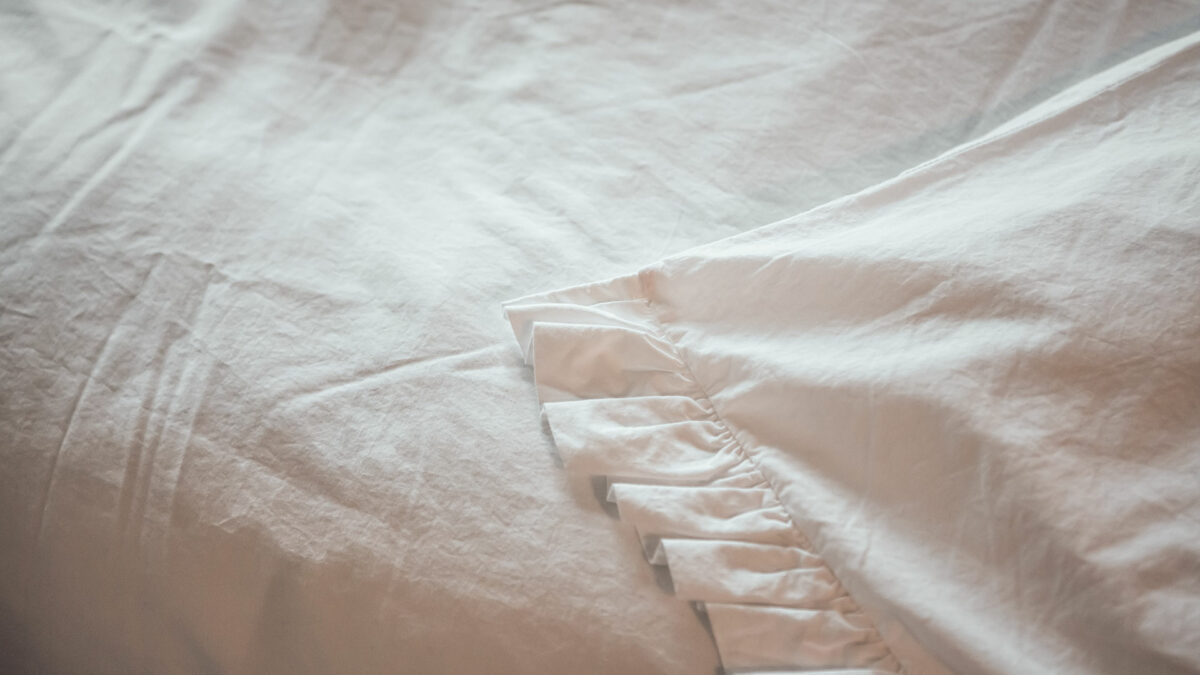 white ruffle cotton bedding close up