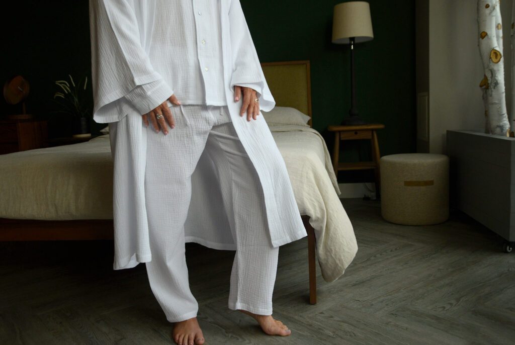 white textured pyjamas with matching robe 1280