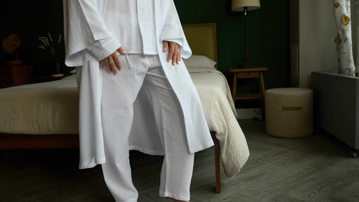 white textured pyjamas with matching robe 1280