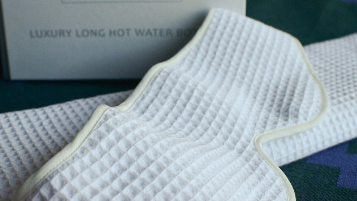 white waffle2 yuyu hotwater bottle eye mask