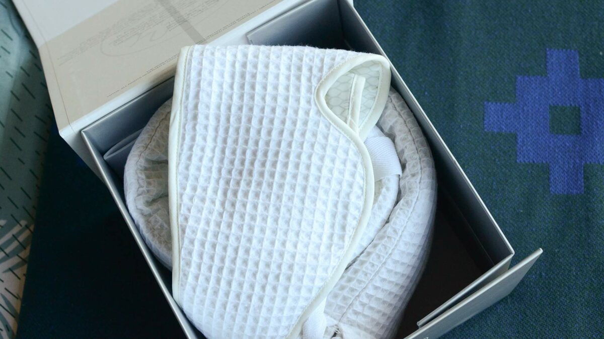 white waffle3 yuyu hotwater bottle eye mask