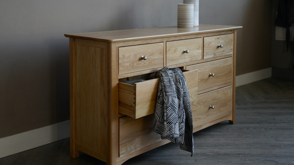 wide oak chest 1280