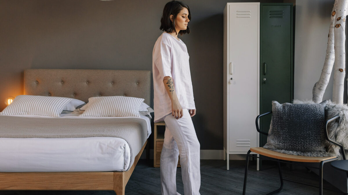 womens linen pyjamas pink side view 1280
