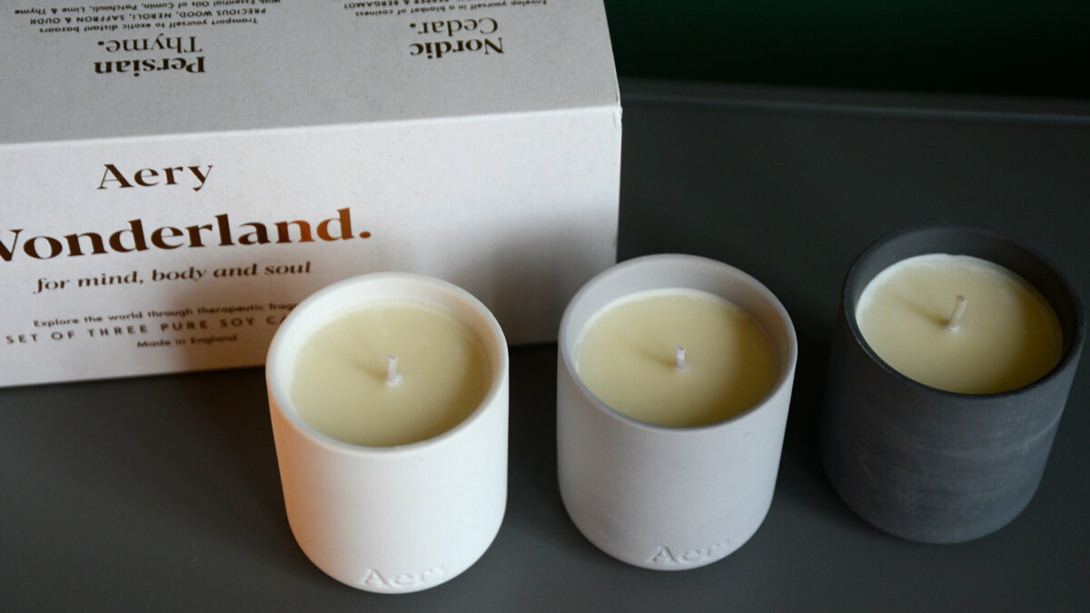 scented candles in ceramic pots gift set