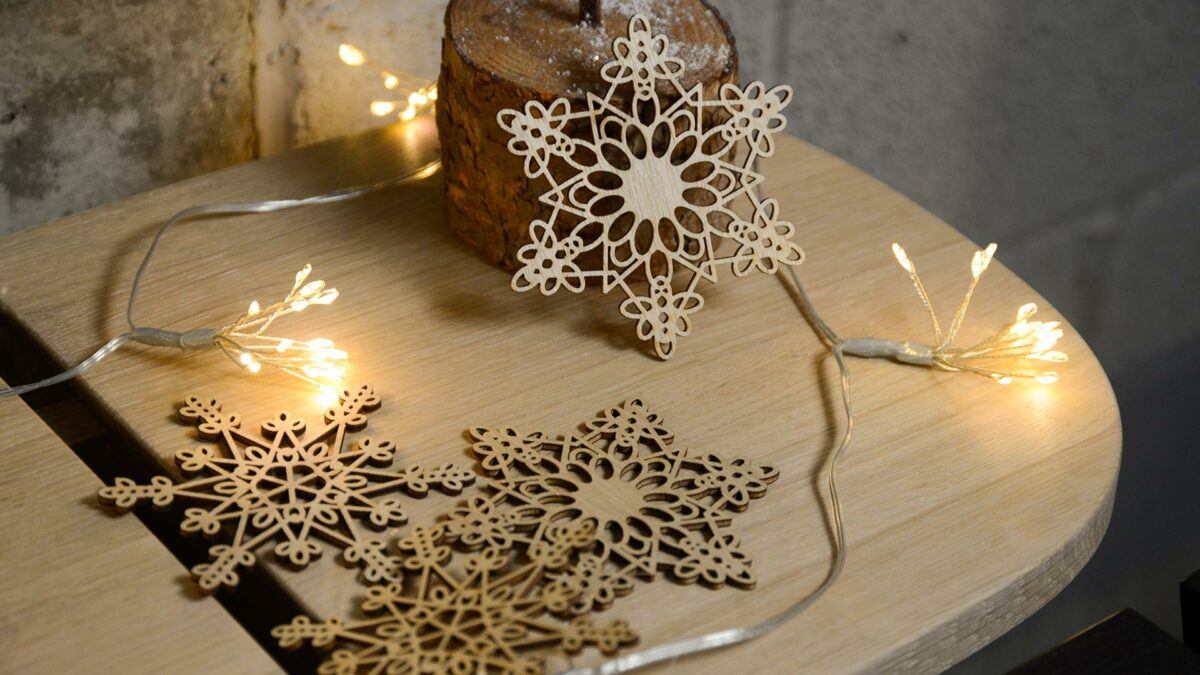 Nordic style wooden xmas snowflake decorations