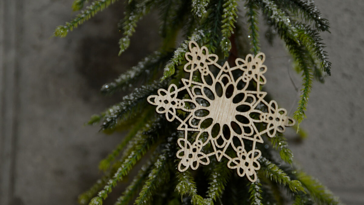 Nordic style wooden xmas snowflake decorations