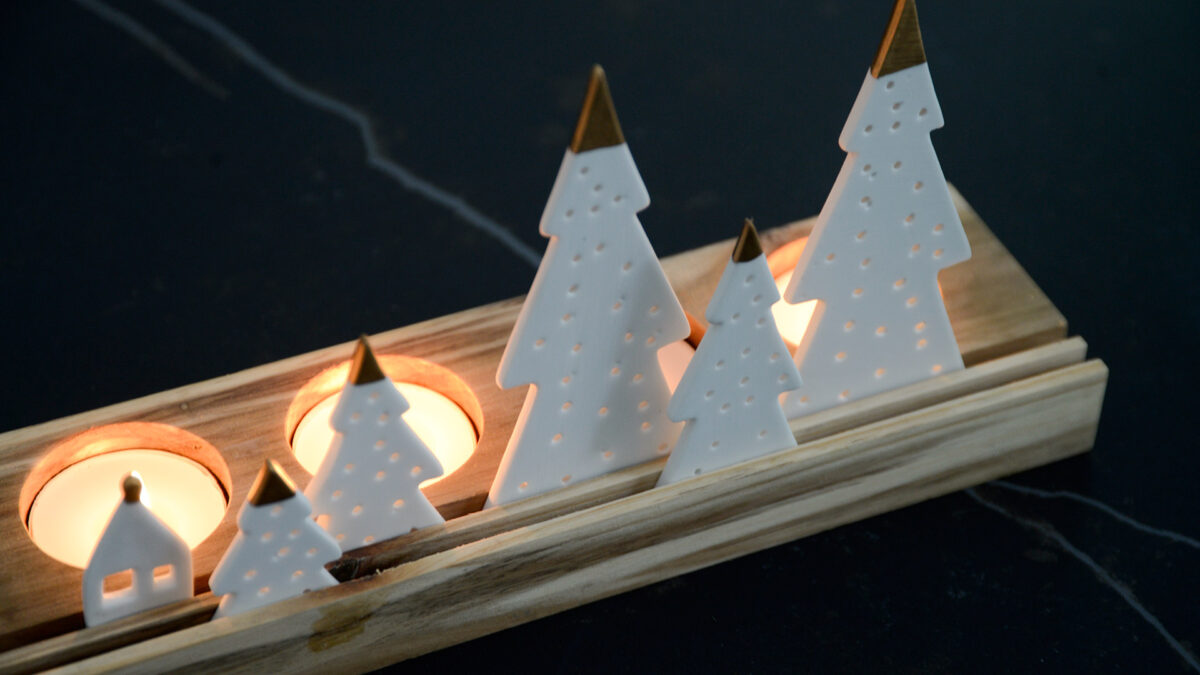 xmas candle holder with wooden base