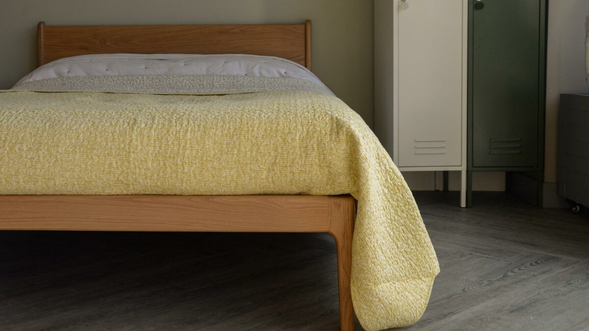 reversible bedspread in yellow and ivory