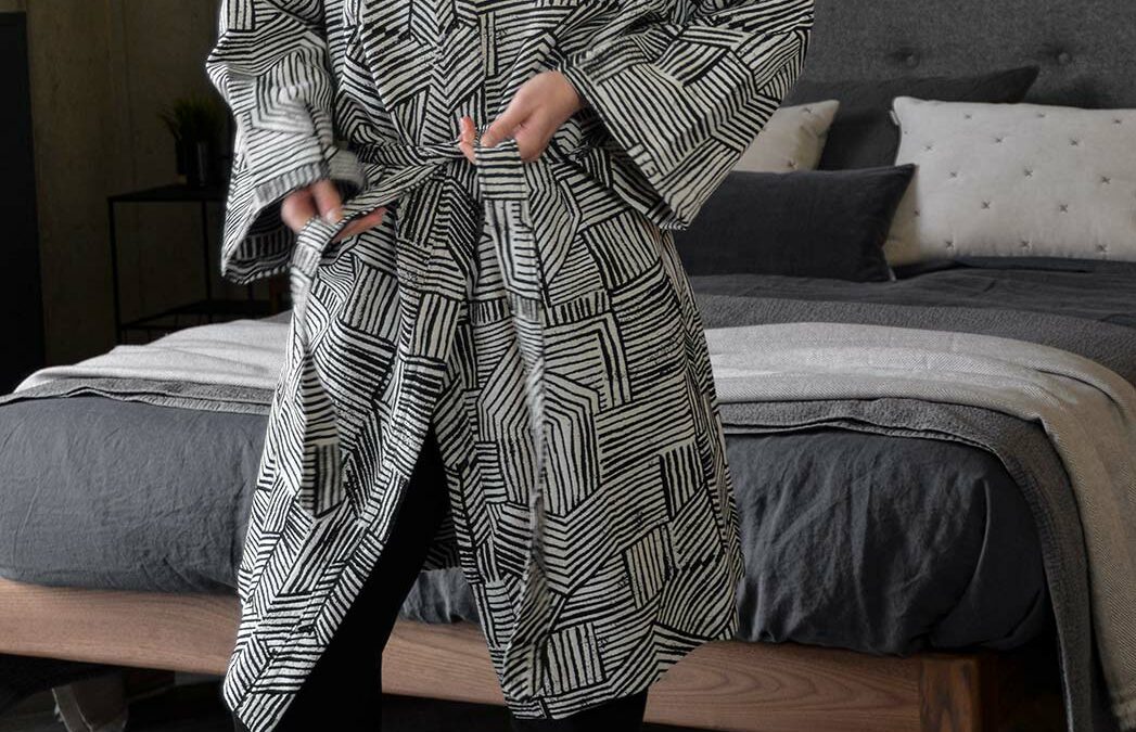 monochrome modern stripes pattern short cotton robe